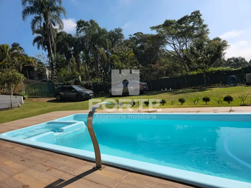 Foto 2 de Chácara com 4 quartos para alugar, 350m2 em Canjicas, Aruja - SP