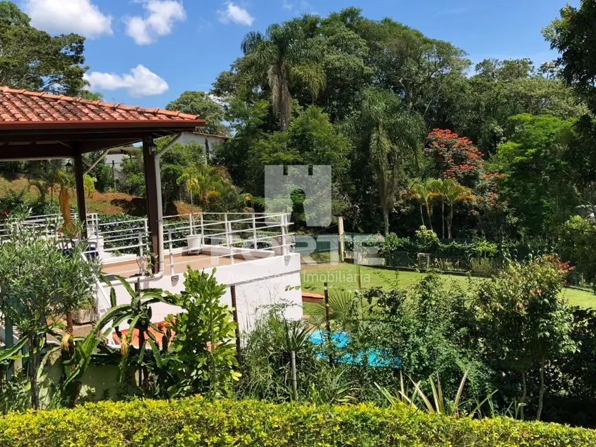 Chácara com 4 quartos para alugar, 350m2 em Canjicas, Aruja - SP - imagem 9 Foto 9 de Chácara com 4 quartos para alugar, 350m2 em Canjicas, Aruja - SP