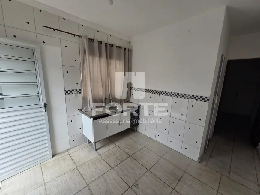 Casa com 1 quarto para alugar, 25m2 em Jardim Planalto, Mogi Das Cruzes - SP - imagem 1 Foto 1 de Casa com 1 quarto para alugar, 25m2 em Jardim Planalto, Mogi Das Cruzes - SP