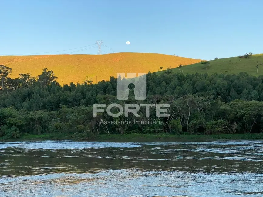Foto 1 de Chácara com 2 quartos à venda, 860m2 em Centro, Cachoeira Paulista - SP