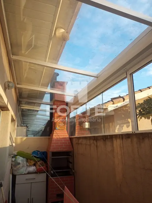 Foto 2 de Casa com 1 quarto à venda, 60m2 em Jardim Layr, Mogi Das Cruzes - SP