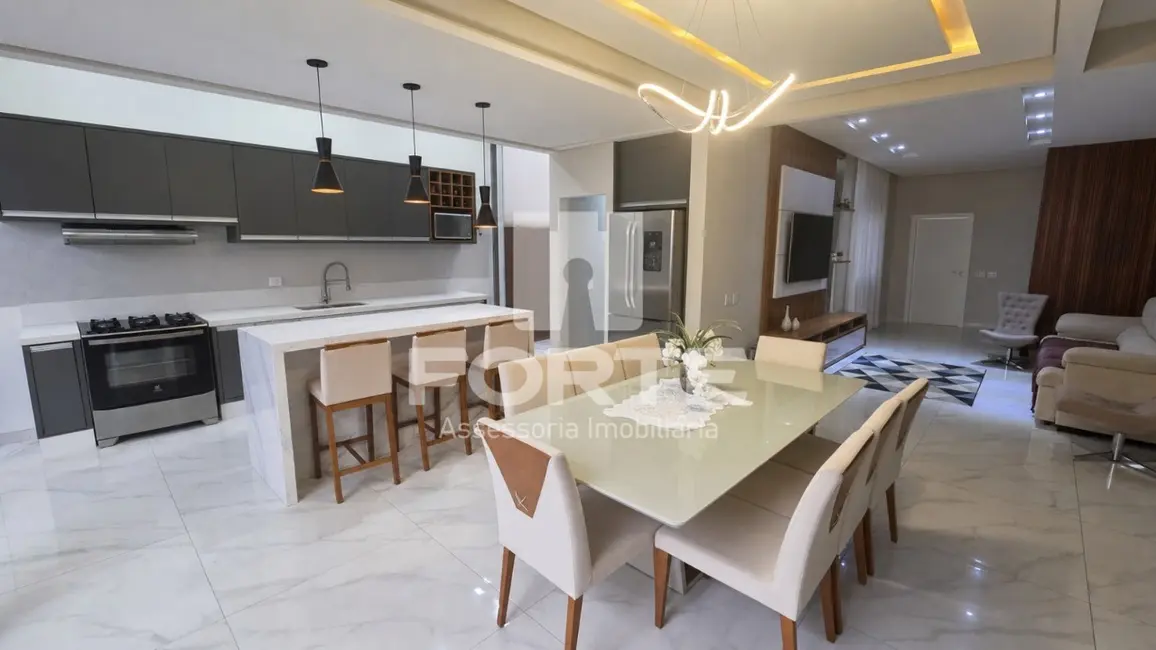 Foto 1 de Casa com 3 quartos para alugar, 299m2 em Mogi Das Cruzes - SP