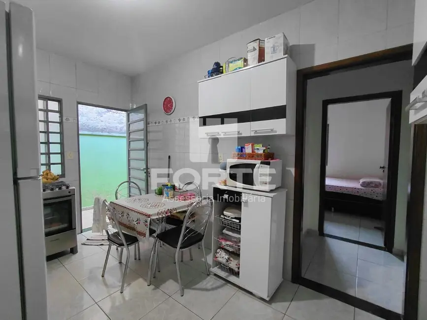 Casa com 2 quartos à venda, 200m2 em Foch II, Pouso Alegre - MG - imagem 6 Foto 6 de Casa com 2 quartos à venda, 200m2 em Foch II, Pouso Alegre - MG