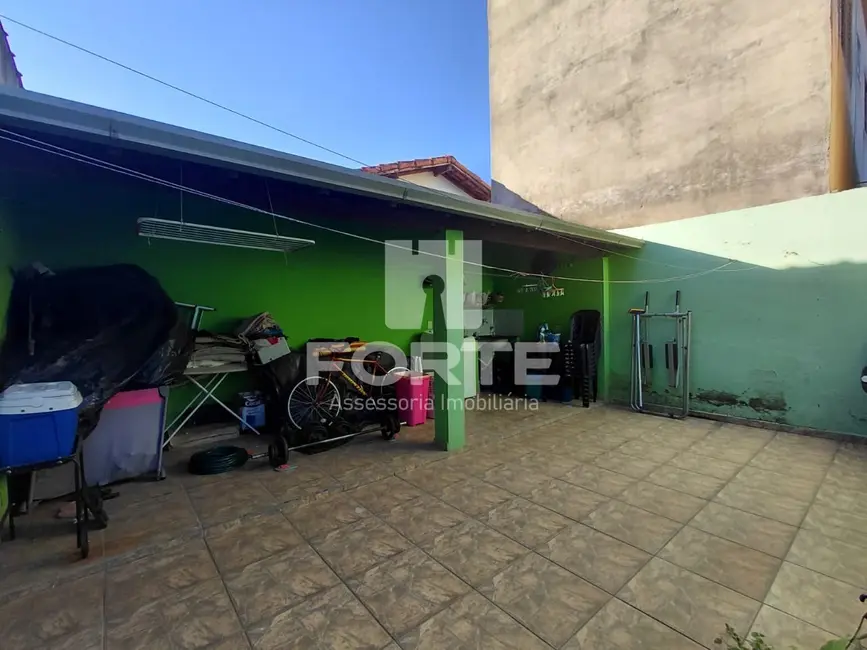 Casa com 2 quartos à venda, 200m2 em Foch II, Pouso Alegre - MG - imagem 2 Foto 2 de Casa com 2 quartos à venda, 200m2 em Foch II, Pouso Alegre - MG