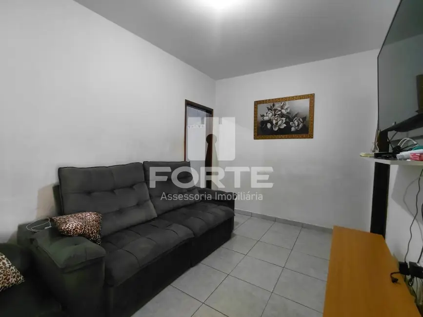 Casa com 2 quartos à venda, 200m2 em Foch II, Pouso Alegre - MG - imagem 8 Foto 8 de Casa com 2 quartos à venda, 200m2 em Foch II, Pouso Alegre - MG