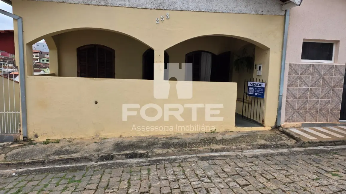 Foto 1 de Casa com 2 quartos à venda, 115m2 em Centro, Paraisopolis - MG
