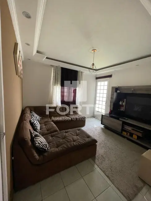 Apartamento com 2 quartos à venda, 47m2 em Conjunto Residencial do Bosque, Mogi Das Cruzes - SP - imagem 3 Foto 3 de Apartamento com 2 quartos à venda, 47m2 em Conjunto Residencial do Bosque, Mogi Das Cruzes - SP
