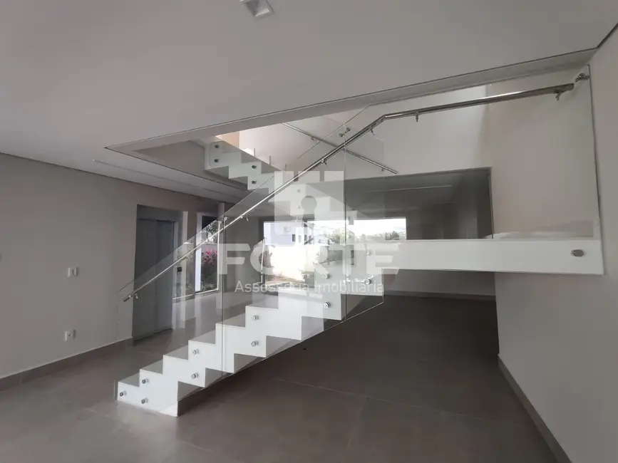 Casa de Condomínio com 3 quartos à venda, 350m2 em Fazenda Rodeio, Mogi Das Cruzes - SP - imagem 7 Foto 7 de Casa de Condomínio com 3 quartos à venda, 350m2 em Fazenda Rodeio, Mogi Das Cruzes - SP