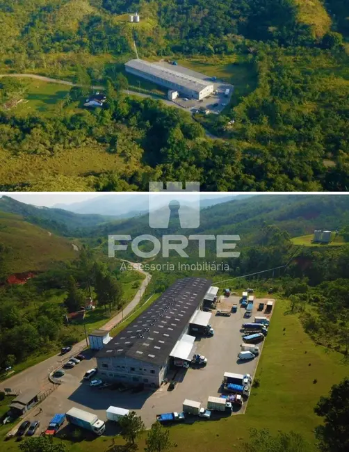 Foto 1 de Fazenda / Haras com 4 quartos à venda, 200m2 em Chácara da Galega, Pindamonhangaba - SP