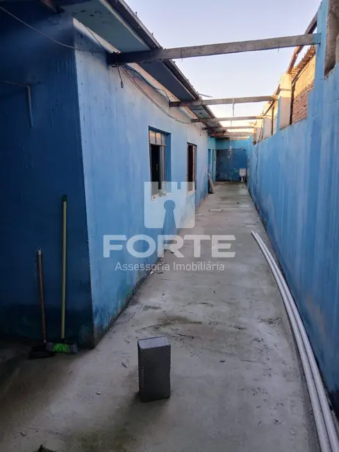 Foto 1 de Casa com 1 quarto à venda, 150m2 em Jardim Santos Dumont III, Mogi Das Cruzes - SP