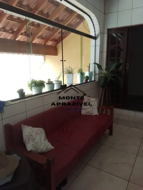 Chácara com 3 quartos à venda, 2000m2 em Ipelândia, Suzano - SP - imagem 8 Foto 8 de Chácara com 3 quartos à venda, 2000m2 em Ipelândia, Suzano - SP