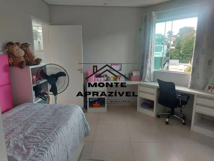 Foto 6 de Sobrado com 4 quartos à venda e para alugar, 450m2 em Aruã, Mogi Das Cruzes - SP