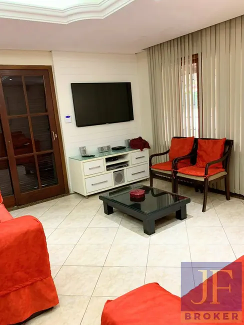 Casa com 6 quartos à venda e para alugar, 180m2 em Canasvieiras, Florianopolis - SC - imagem 3 Foto 3 de Casa com 6 quartos à venda e para alugar, 180m2 em Canasvieiras, Florianopolis - SC