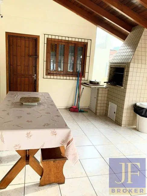 Casa com 6 quartos à venda e para alugar, 180m2 em Canasvieiras, Florianopolis - SC - imagem 9 Foto 9 de Casa com 6 quartos à venda e para alugar, 180m2 em Canasvieiras, Florianopolis - SC
