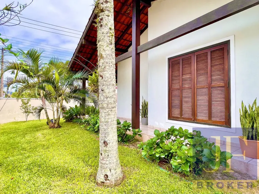 Casa com 3 quartos à venda e para alugar, 300m2 em Canasvieiras, Florianopolis - SC - imagem 9 Foto 9 de Casa com 3 quartos à venda e para alugar, 300m2 em Canasvieiras, Florianopolis - SC