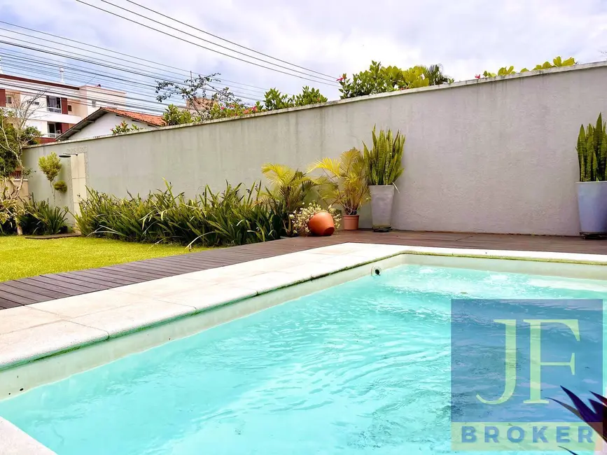 Casa com 3 quartos à venda e para alugar, 300m2 em Canasvieiras, Florianopolis - SC - imagem 3 Foto 3 de Casa com 3 quartos à venda e para alugar, 300m2 em Canasvieiras, Florianopolis - SC