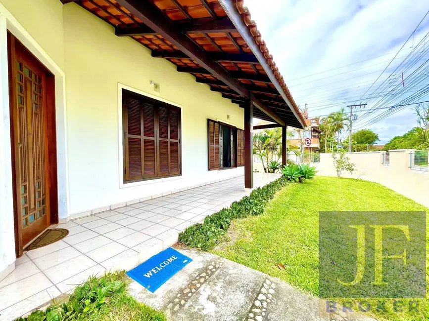 Casa com 3 quartos à venda e para alugar, 300m2 em Canasvieiras, Florianopolis - SC - imagem 8 Foto 8 de Casa com 3 quartos à venda e para alugar, 300m2 em Canasvieiras, Florianopolis - SC