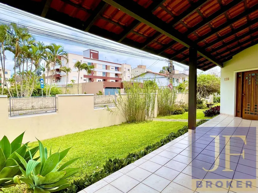 Casa com 3 quartos à venda e para alugar, 300m2 em Canasvieiras, Florianopolis - SC - imagem 6 Foto 6 de Casa com 3 quartos à venda e para alugar, 300m2 em Canasvieiras, Florianopolis - SC
