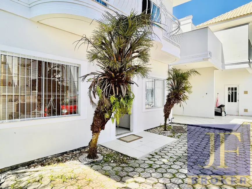 Casa com 3 quartos à venda e para alugar, 180m2 em Canasvieiras, Florianopolis - SC - imagem 5 Foto 5 de Casa com 3 quartos à venda e para alugar, 180m2 em Canasvieiras, Florianopolis - SC