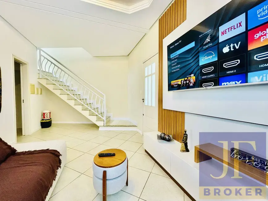 Casa com 3 quartos à venda e para alugar, 180m2 em Canasvieiras, Florianopolis - SC - imagem 8 Foto 8 de Casa com 3 quartos à venda e para alugar, 180m2 em Canasvieiras, Florianopolis - SC
