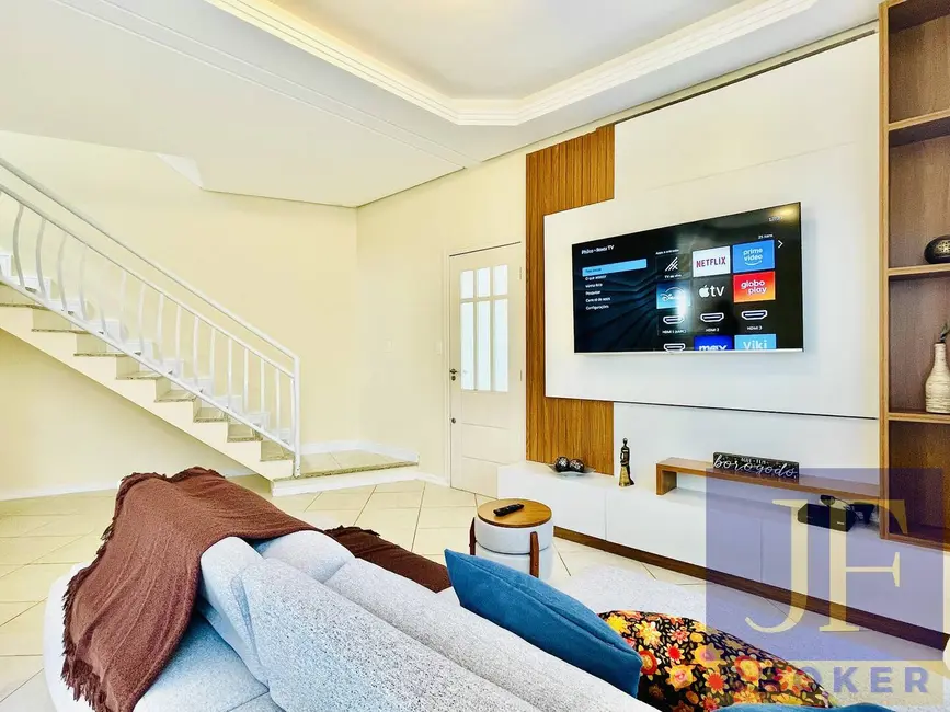 Casa com 3 quartos à venda e para alugar, 180m2 em Canasvieiras, Florianopolis - SC - imagem 6 Foto 6 de Casa com 3 quartos à venda e para alugar, 180m2 em Canasvieiras, Florianopolis - SC