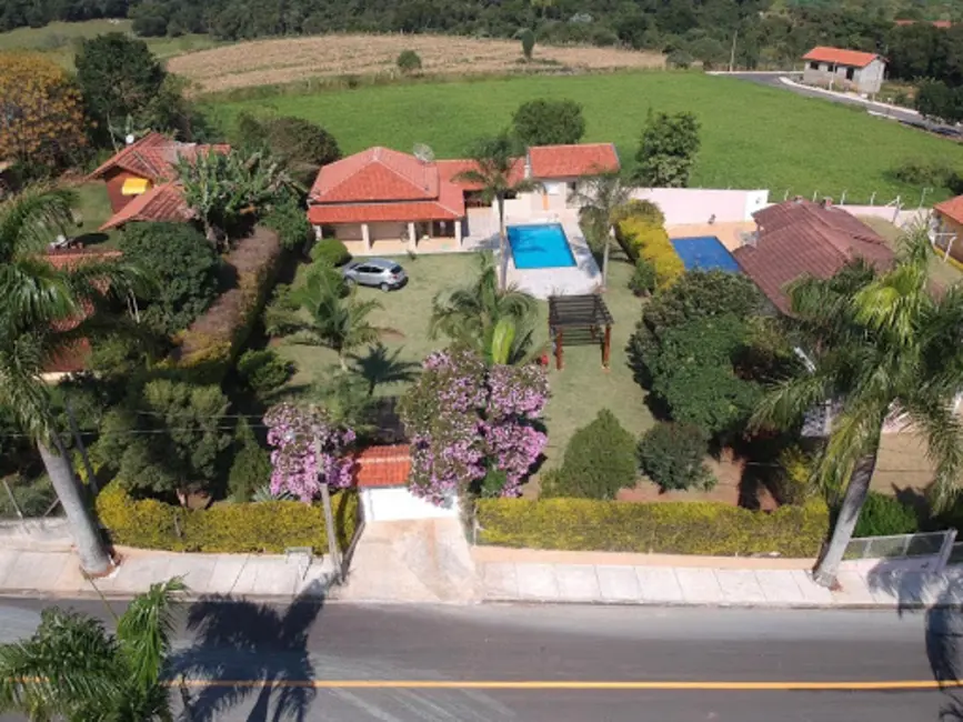 Chácara com 4 quartos à venda, 1040m2 em Tuiuti - SP - imagem 4 Foto 4 de Chácara com 4 quartos à venda, 1040m2 em Tuiuti - SP