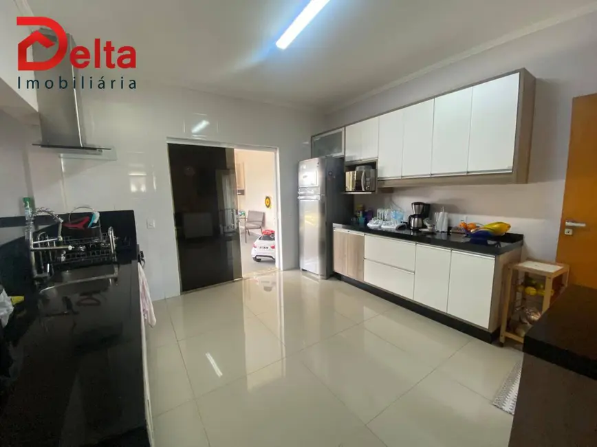 Foto 3 de Casa com 3 quartos à venda, 800m2 em Bom Jesus Dos Perdoes - SP