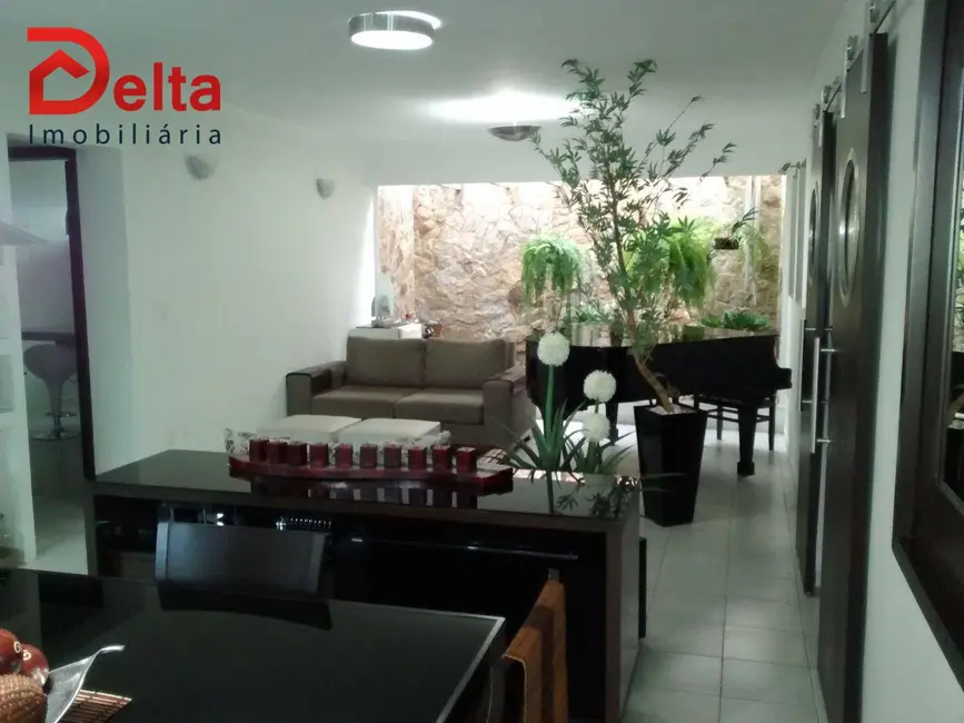 Casa com 3 quartos à venda, 639m2 em Atibaia - SP - imagem 3 Foto 3 de Casa com 3 quartos à venda, 639m2 em Atibaia - SP