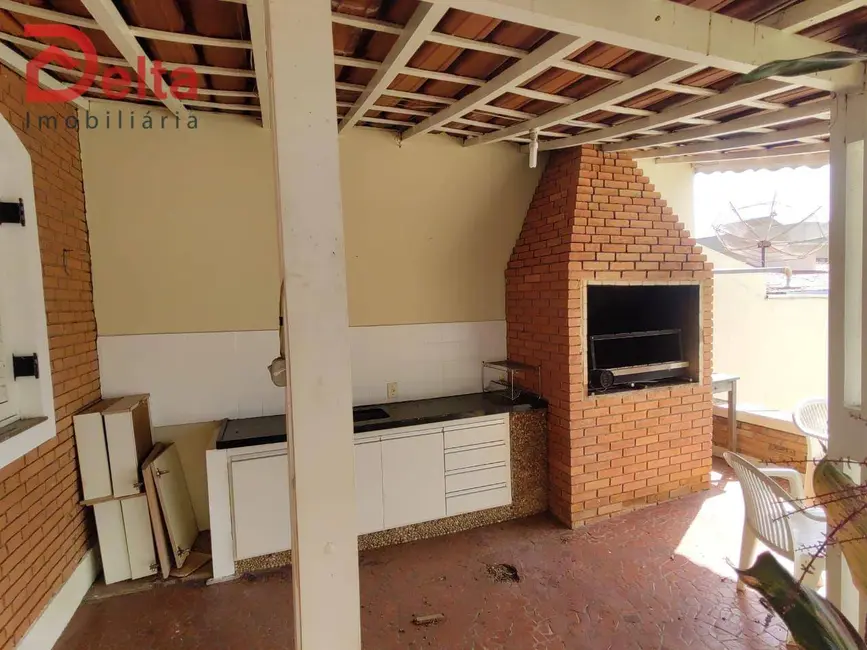 Foto 4 de Casa com 3 quartos para alugar, 500m2 em Atibaia - SP