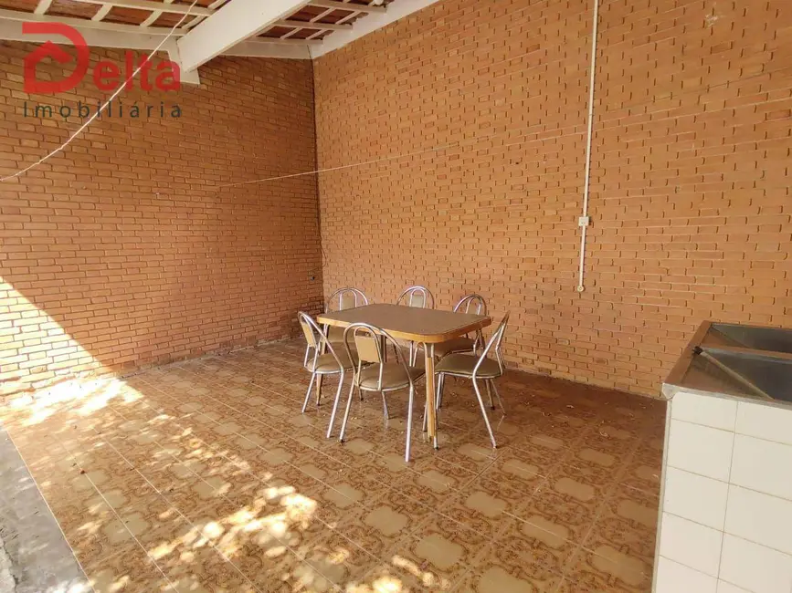 Foto 3 de Casa com 3 quartos para alugar, 500m2 em Atibaia - SP