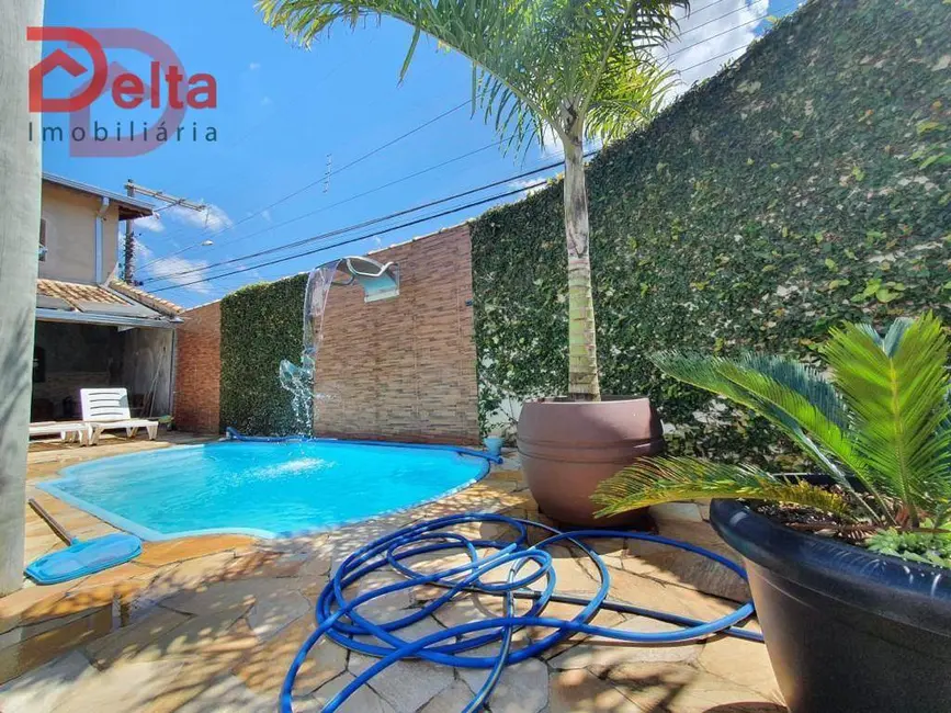 Foto 1 de Casa com 2 quartos à venda, 200m2 em Atibaia - SP