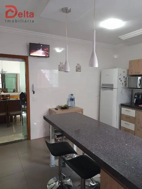 Casa com 3 quartos à venda, 300m2 em Jardim das Palmeiras, Atibaia - SP - imagem 8 Foto 8 de Casa com 3 quartos à venda, 300m2 em Jardim das Palmeiras, Atibaia - SP