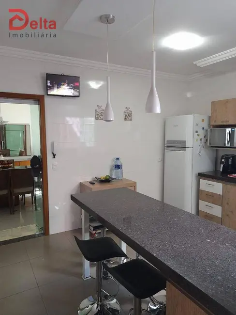Casa com 3 quartos à venda, 300m2 em Jardim das Palmeiras, Atibaia - SP - imagem 7 Foto 7 de Casa com 3 quartos à venda, 300m2 em Jardim das Palmeiras, Atibaia - SP
