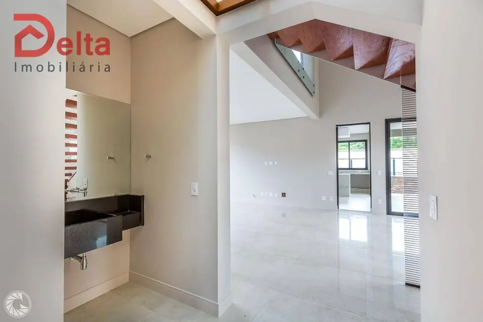 Foto 3 de Casa com 3 quartos à venda, 525m2 em Atibaia - SP