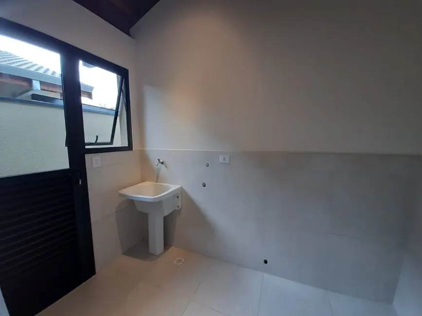 Foto 3 de Casa com 3 quartos para alugar, 150m2 em Jardim dos Pinheiros, Atibaia - SP