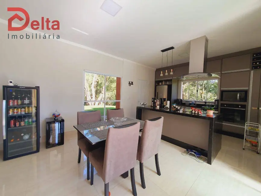 Chácara com 3 quartos à venda, 940m2 em Jardim Brasil, Atibaia - SP - imagem 8 Foto 8 de Chácara com 3 quartos à venda, 940m2 em Jardim Brasil, Atibaia - SP