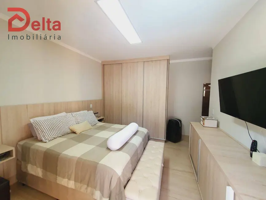 Chácara com 3 quartos à venda, 940m2 em Jardim Brasil, Atibaia - SP - imagem 9 Foto 9 de Chácara com 3 quartos à venda, 940m2 em Jardim Brasil, Atibaia - SP