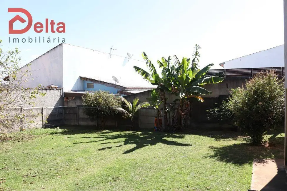 Foto 2 de Casa com 2 quartos à venda, 500m2 em Jardim Shangri-Lá, Atibaia - SP