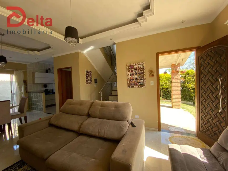 Sobrado com 3 quartos à venda, 229m2 em Jardim Shangri-Lá, Atibaia - SP - imagem 3 Foto 3 de Sobrado com 3 quartos à venda, 229m2 em Jardim Shangri-Lá, Atibaia - SP