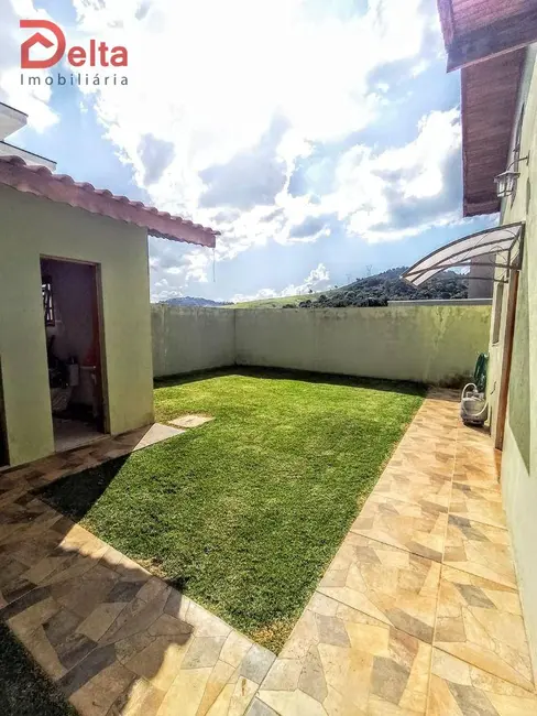 Foto 3 de Casa com 3 quartos à venda, 300m2 em Jardim Santo Antônio, Atibaia - SP