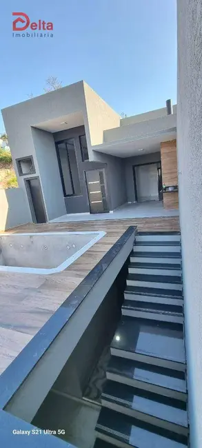 Casa com 3 quartos à venda, 215m2 em Jardim das Cerejeiras, Atibaia - SP - imagem 4 Foto 4 de Casa com 3 quartos à venda, 215m2 em Jardim das Cerejeiras, Atibaia - SP