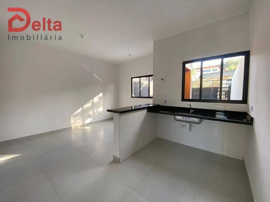 Casa com 2 quartos à venda, 130m2 em Jardim Santo Antônio, Atibaia - SP - imagem 3 Foto 3 de Casa com 2 quartos à venda, 130m2 em Jardim Santo Antônio, Atibaia - SP