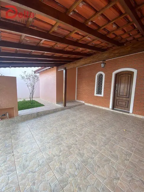 Casa com 2 quartos para alugar, 150m2 em Atibaia - SP - imagem 1 Foto 1 de Casa com 2 quartos para alugar, 150m2 em Atibaia - SP