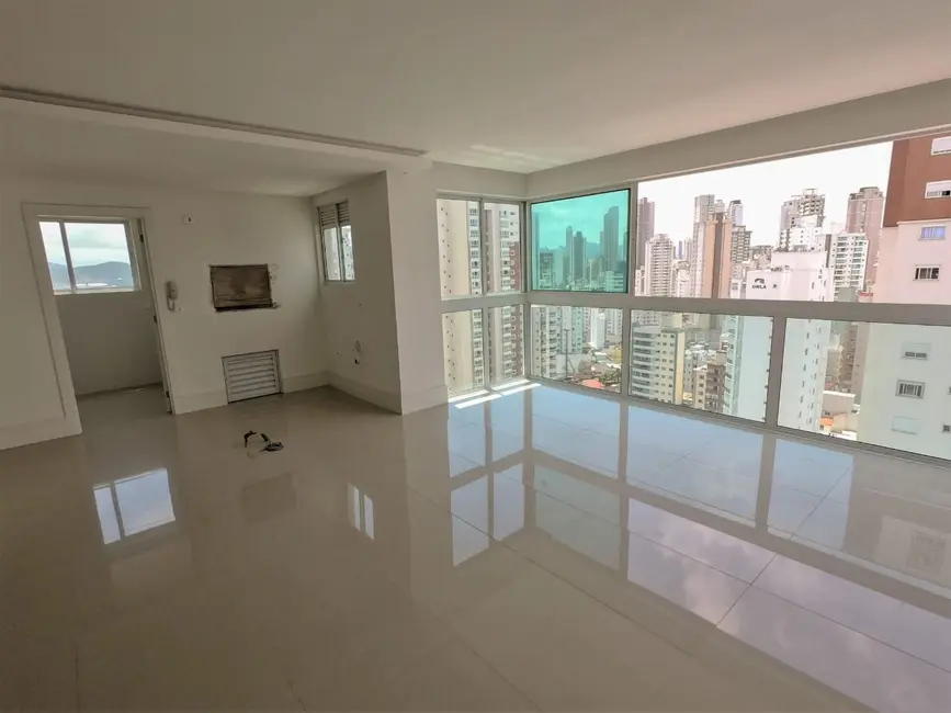 Apartamento com 3 quartos à venda, 117m2 em Centro, Balneario Camboriu - SC - imagem 2 Foto 2 de Apartamento com 3 quartos à venda, 117m2 em Centro, Balneario Camboriu - SC