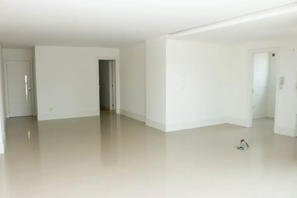 Apartamento com 3 quartos à venda, 117m2 em Centro, Balneario Camboriu - SC - imagem 7 Foto 7 de Apartamento com 3 quartos à venda, 117m2 em Centro, Balneario Camboriu - SC