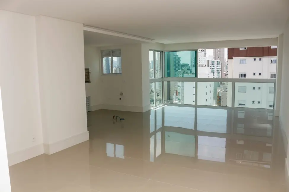 Apartamento com 3 quartos à venda, 117m2 em Centro, Balneario Camboriu - SC - imagem 5 Foto 5 de Apartamento com 3 quartos à venda, 117m2 em Centro, Balneario Camboriu - SC