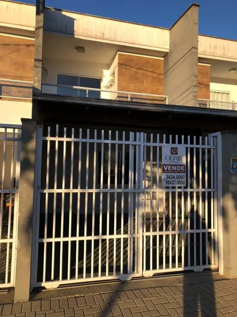 Sobrado com 2 quartos à venda, 110m2 em Vila Nova, Joinville - SC - imagem 4 Foto 4 de Sobrado com 2 quartos à venda, 110m2 em Vila Nova, Joinville - SC