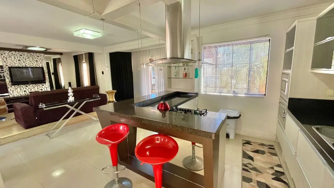 Casa com 3 quartos à venda, 200m2 em Centro, Balneario Camboriu - SC - imagem 3 Foto 3 de Casa com 3 quartos à venda, 200m2 em Centro, Balneario Camboriu - SC