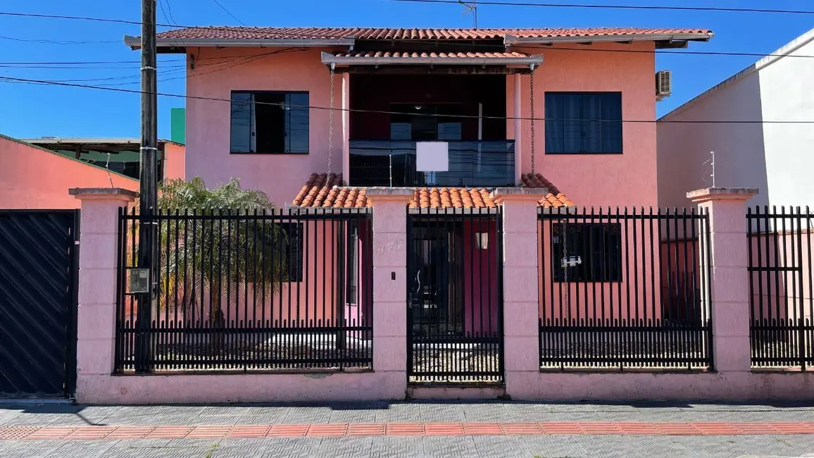 Casa com 3 quartos à venda, 200m2 em Centro, Balneario Camboriu - SC - imagem 4 Foto 4 de Casa com 3 quartos à venda, 200m2 em Centro, Balneario Camboriu - SC