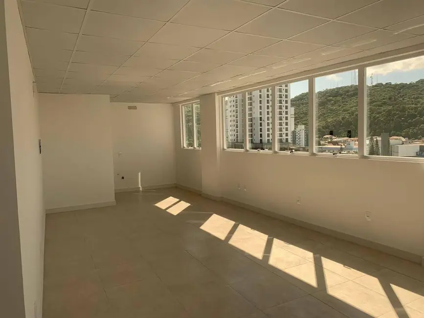 Foto 5 de Sala Comercial com 1 quarto para alugar, 70m2 em Fazenda, Itajai - SC